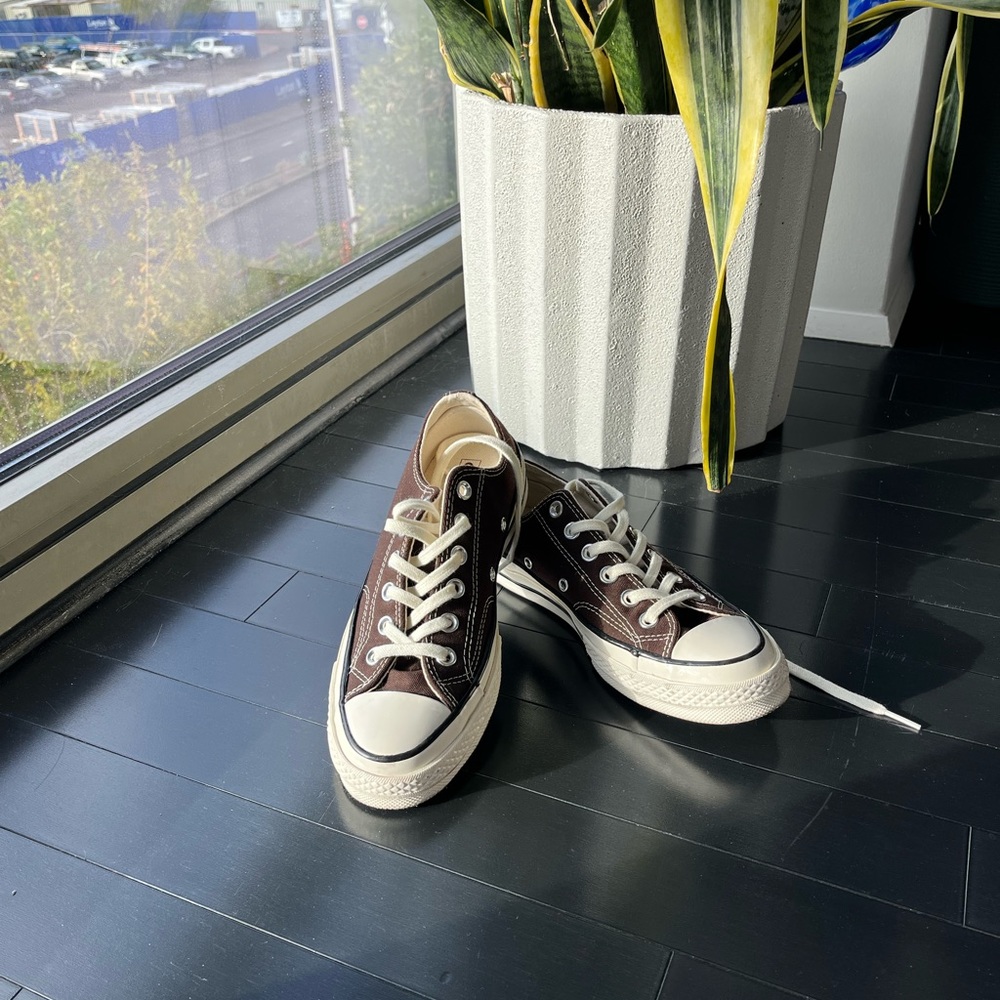 Brown converse vintage style